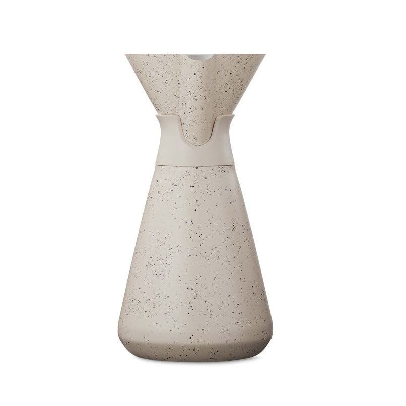 new-standard-carafe-p7 WebPDP-33oz_New_Standard_Carafe_Desert_Tan_Speckle_Studio__CAR1SVOS224_270.jpg