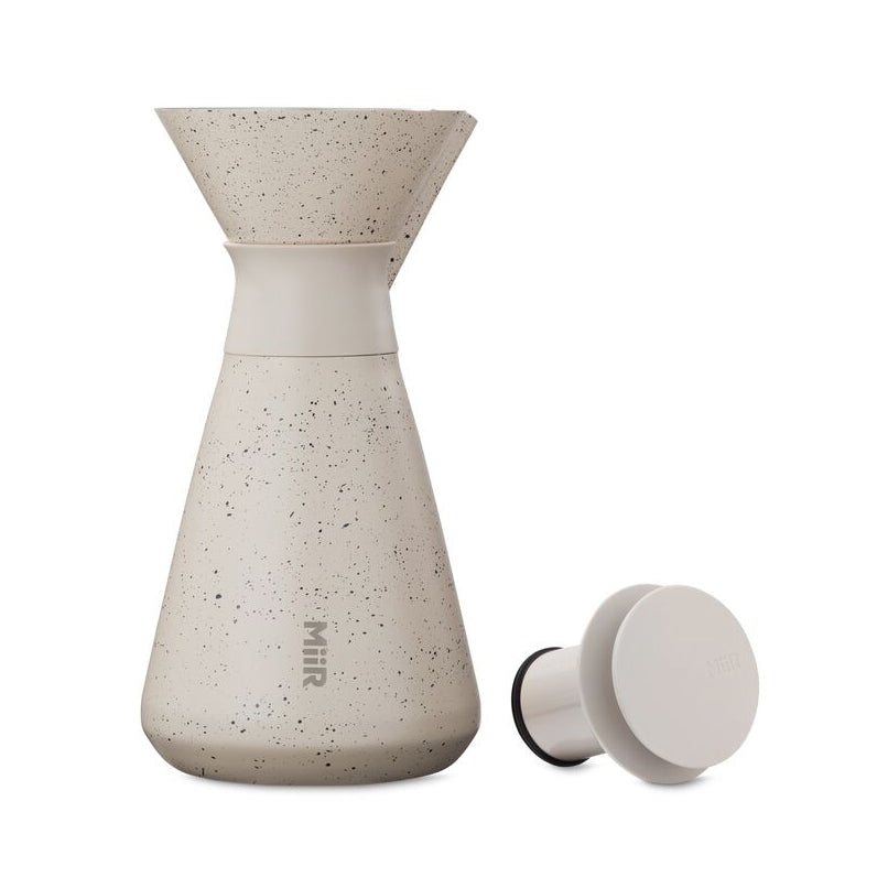 new-standard-carafe-p7 WebPDP-33oz_New_Standard_Carafe_Desert_Tan_Speckle_Studio__CAR1SVOS224_Front_Lid_Staged.jpg
